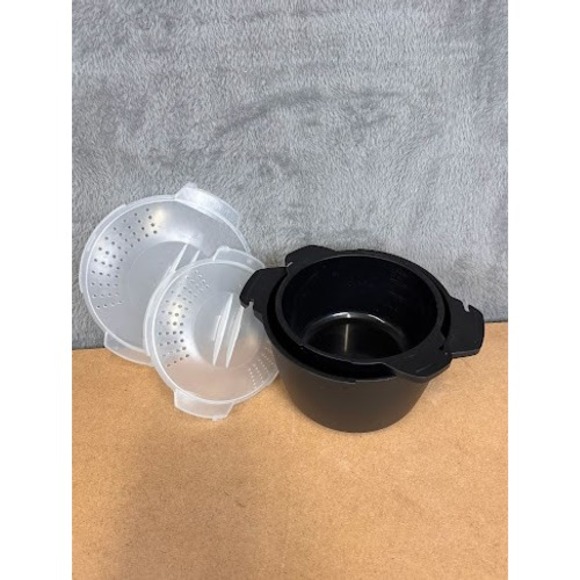 Pampered Chef Micro-Cooker Set 1qt and 2qt Black Microwave Steamer with Lids